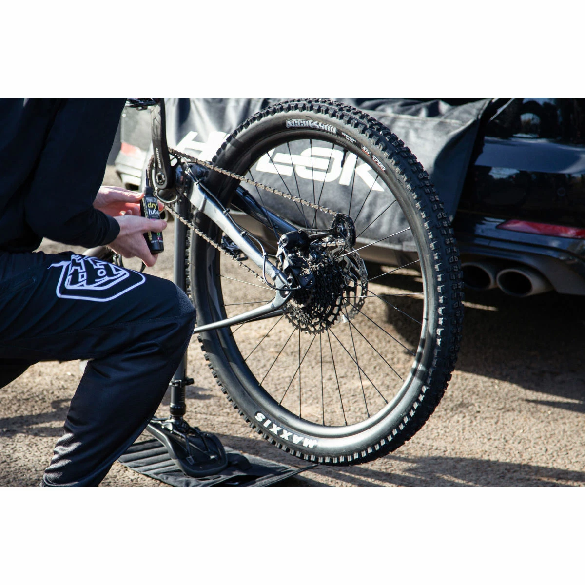 Hiplok Flipstand Portable Workstand 11 Hiplok Flipstand Portable Workstand - Image 9