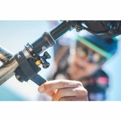 Lezyne Tubeless CO2 Blaster 17 Lezyne Tubeless CO2 Blaster -Bikes Sales Shop prod191871 Black Gold NE 07