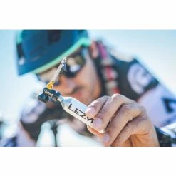 Lezyne Tubeless CO2 Blaster 19 Lezyne Tubeless CO2 Blaster -Bikes Sales Shop prod191871 Black Gold NE 09
